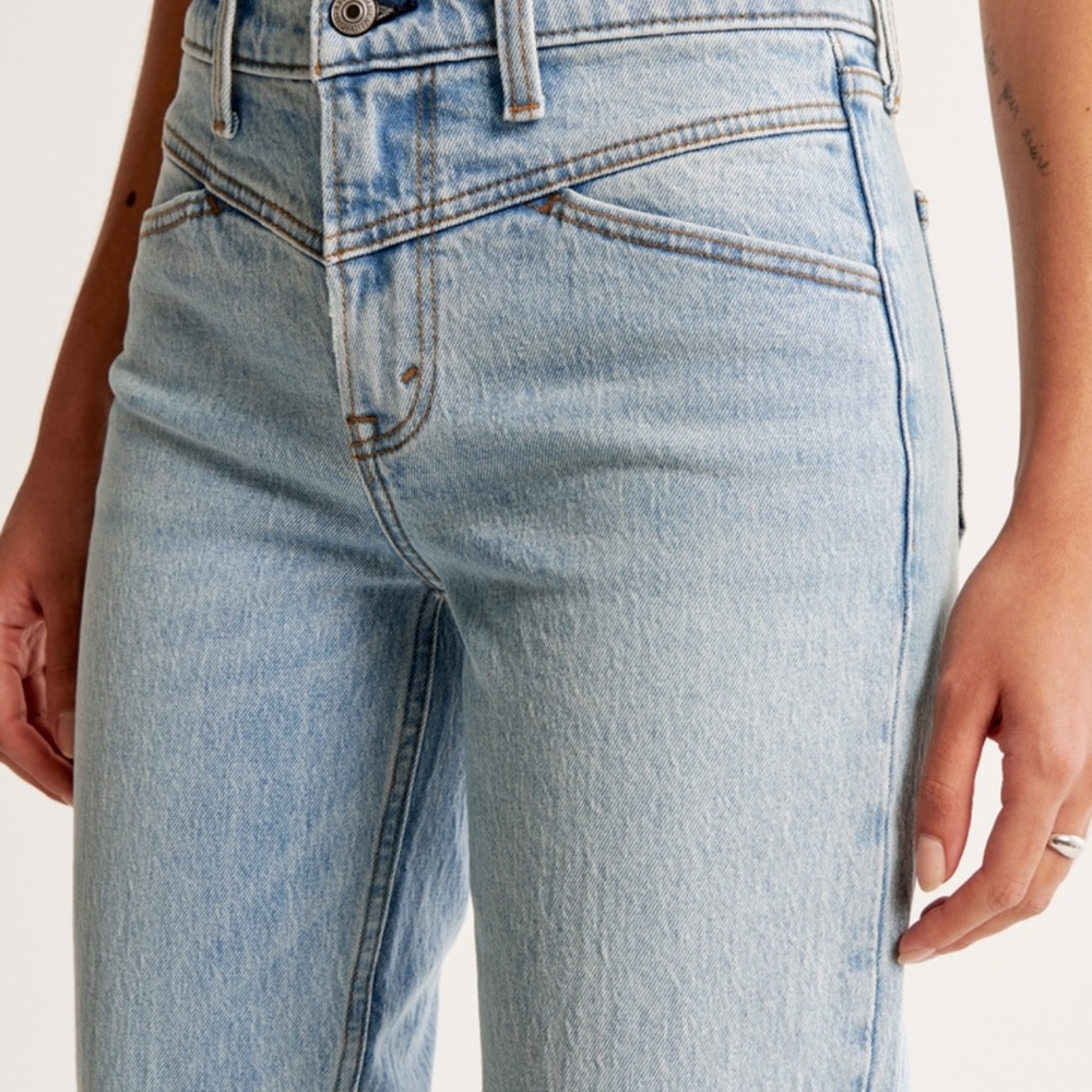 Abercrombie Mid Rise 90’s Straight Jean